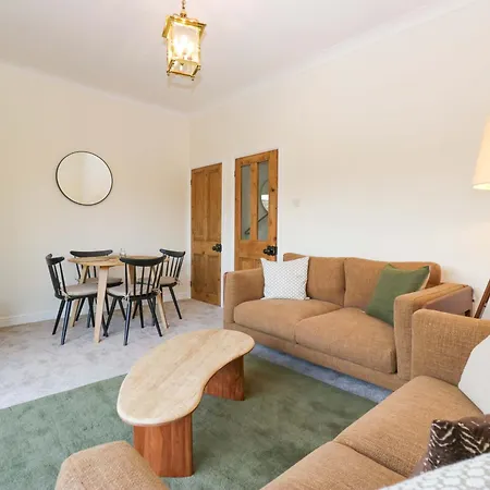 Tram Lane Nyaraló *